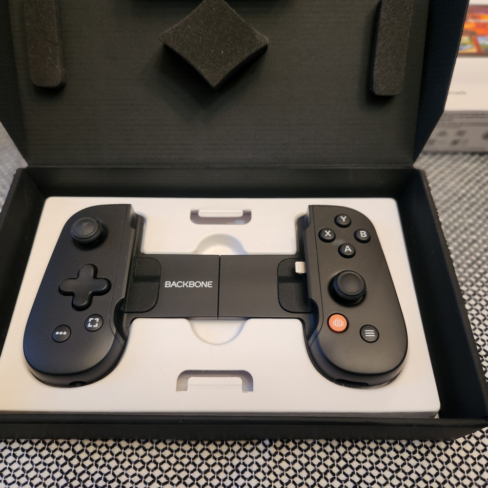 Backbone One Lightning Mobile Gaming Controller - Picture 2 of 10